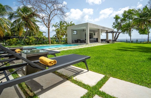 Weston Villa | Villa Onyx in Saint James by Personal Villas - Beachfront with Pool Access