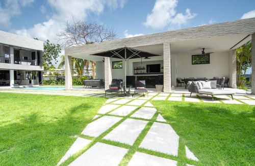 Weston Villa | Villa Onyx in Saint James by Personal Villas - Beachfront with Pool Access