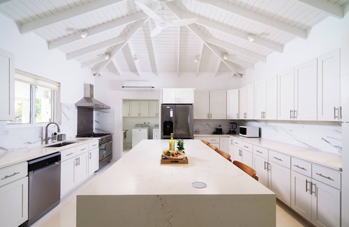 Porters House | Walk to Beach! 5BR Villa w/Pool - Haynes House
