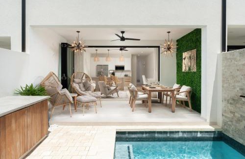 Porters Villa | Walk to Beach, Luxury Villa, Pool, Near Holetown