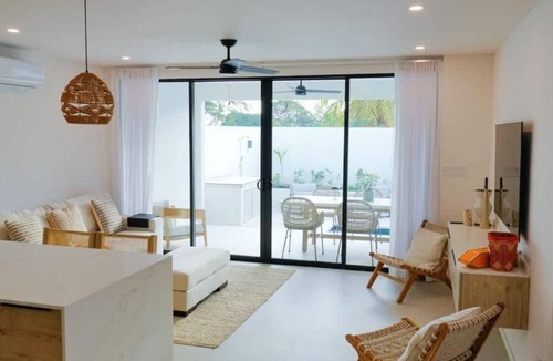 Lower Carlton Beach Villa | Walk to Beach New Elegant 3BR with Pool