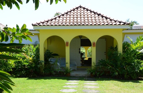 Merlin Bay Villa | WESTERLEE 3 bedroom 2 bathroom with POOL