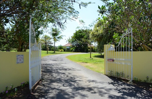 Merlin Bay Villa | WESTERLEE 3 bedroom 2 bathroom with POOL