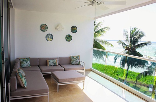 Maxwell Condo | White Sand Beach Front, Turquois Blue Ocean View, Pools, Hot tub, Guarded,5 star