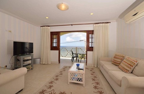 Douglas Villa | White Sands G4, St. Peter