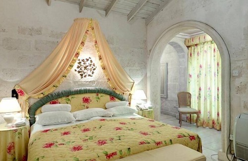 Merlin Bay Villa | Whitegates in St James by Personal Villas - Beautiful Beachfront Villa and Kidne