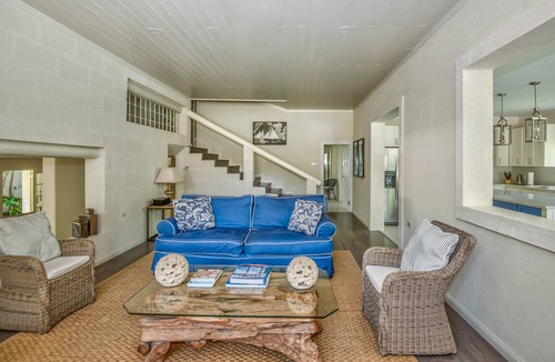 Gibbs Bay House | Wonderful 4 bedroom holiday house with private pool near the beach