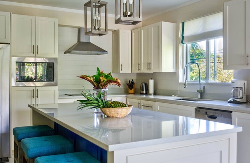 Gibbs Bay House | Wonderful 4 bedroom holiday house with private pool near the beach