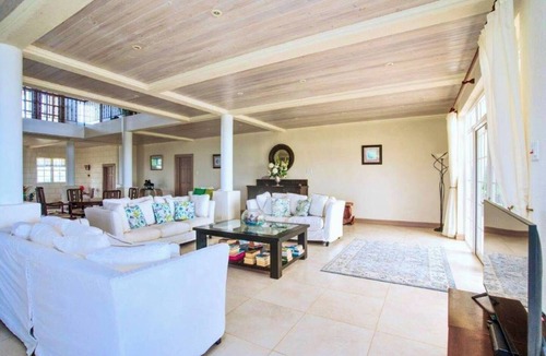 Oistins House | ZenBreak Landsdown House 6 Bd