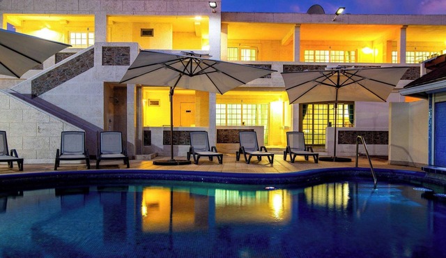 5 Min to Beaches with Poolside Bar and Spa in Oistins