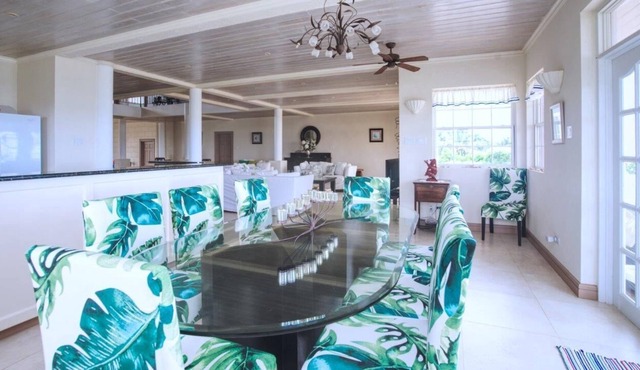 Beautiful 6-bedroom villa for short-term rental in Oistins
