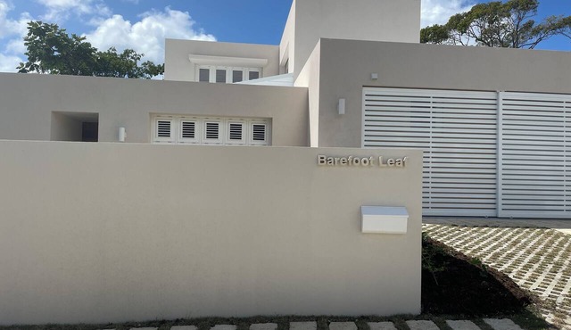 Beautiful Beachfront 3 Bedroom Villa in Moontown