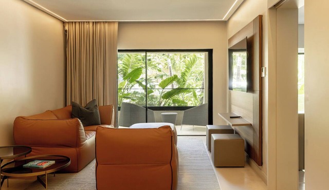 Blue Monkey Hotel & Beach Club in Paynes Bay