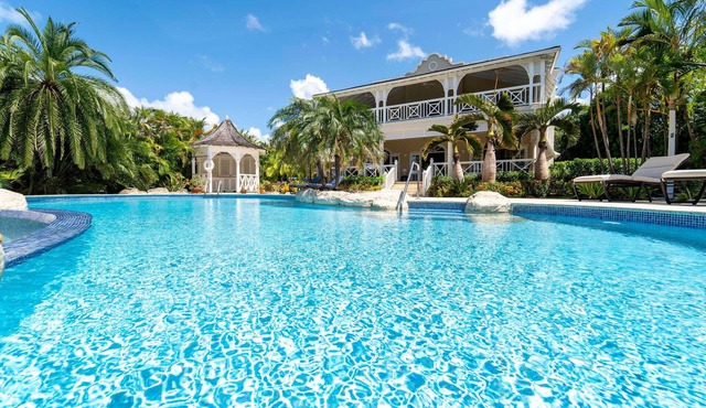 Blue Waters 4BR in Mount Standfast
