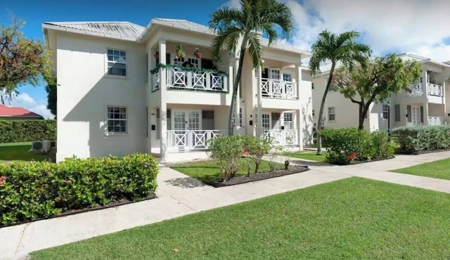 Charming 2-bedroom apartment in a St James, Barbados 5 mins from the beach.