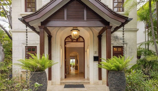 Claridges 5 - Luxury Villa Near Gibbes Beach in Holetown