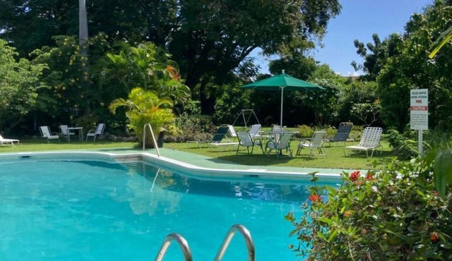 Cosy 2 bed 2 bath Pool- Opp Yacht Club, Beach, Near Garrison. and Hilton in Bridgetown