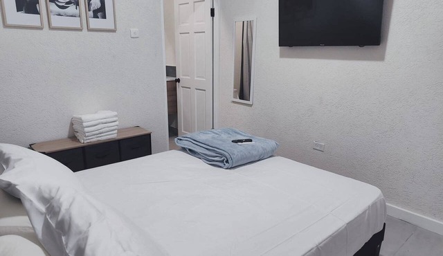 Cozy 1-bedroom apartment in lovely Bridgetown with AC