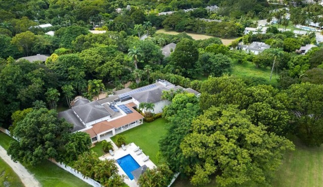 Elegant and Private Eco-luxury Golf & Beach Sanctuary Sandy Lane Barbados in Holetown
