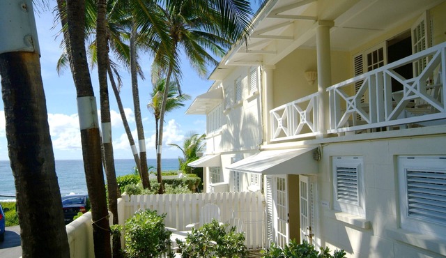 Inchcape Seaside Villas right on Silver Sands Beach - Garden Apartment