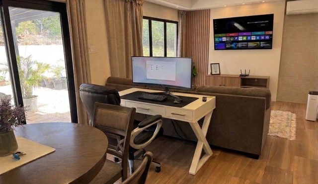 La Porta - Remote Work - King Bed with Patio Hot Tub and Sun Deck