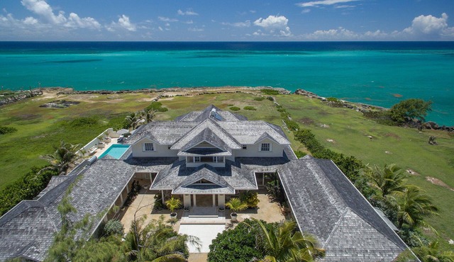 Larimar Luxury Ocean Front Villa. 7 Beds all with en suite bathrooms sleeps 14+ in St Philip