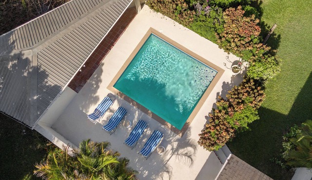 Mandalay, Heywoods, Barbados. Private villa. Walking distance to the beach. in Douglas