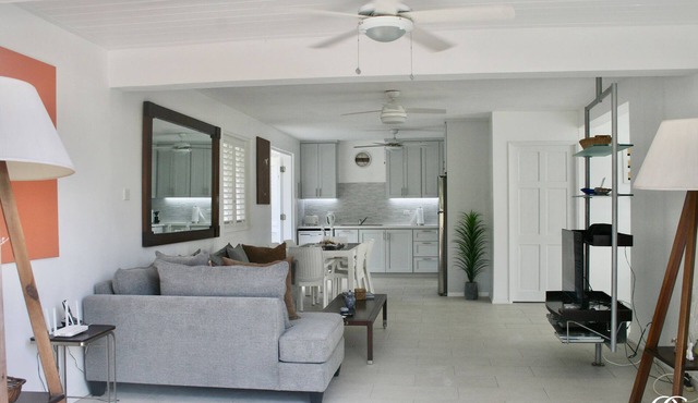 Mango Court 3 - 3BR Townhouse Near Holetown with Shared Pool in Porters