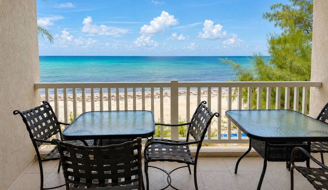 Maxwell Beach Escape 2: Beachfront Apartment with Resort Access in Oistins