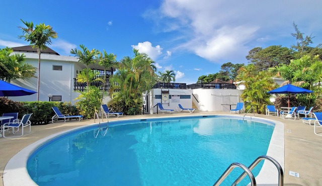 Modern Apartment near Rockley Beach with Golf, Tennis, Pools & Onsite Restaurant