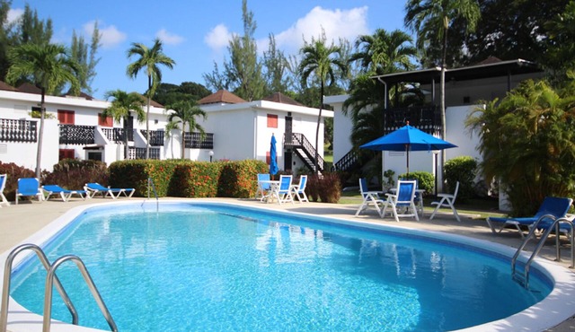 Modern & Updated 1-bedroom condo with Golf Course View just perfect for Two!