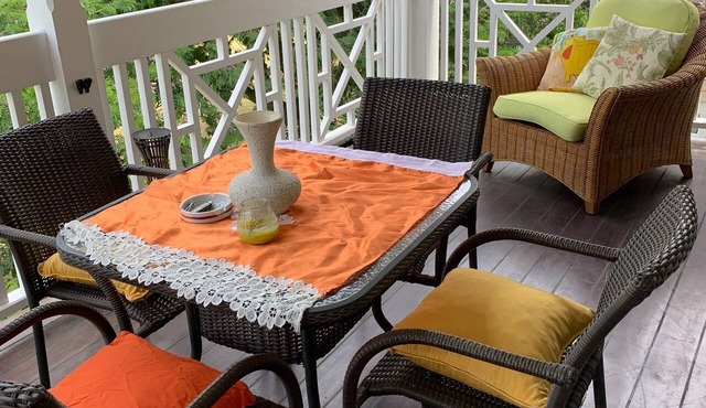 One-bedroom 15 minute walk to white sandy beach with shared pool in christ church