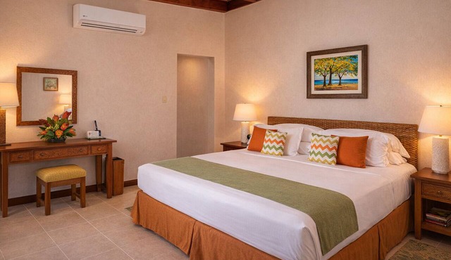 Pool & Fitness Center Access with Free Parking | 1.7 Miles to Heywoods Beach