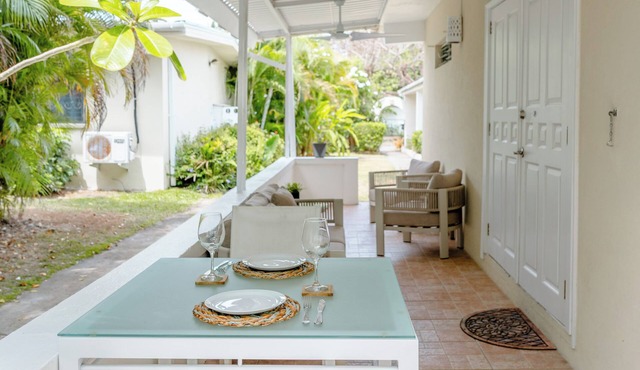Spacious 2-bedroom condo in Sunset Crest with nearby free swimming pool access