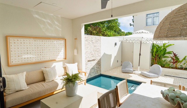 Stylish West Coast 3BR Townhouse Near Beach with Pool