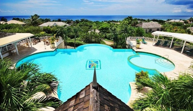 Superb Penthouse on the exclusive Sugar Hill Resort, with beach membership. in Mount Standfast