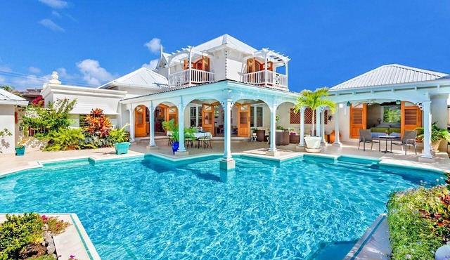 Villa Gibbes - Three Bedroom Villa, Sleeps 6