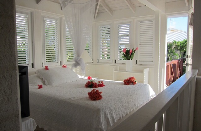 Beachfront 1 bedroom apartment at the Inchcape Seaside Villas estate