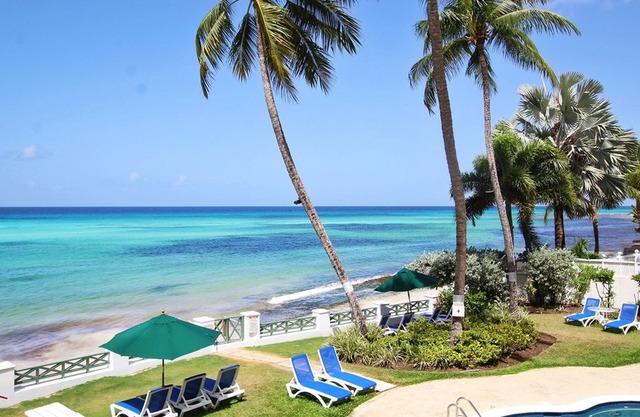 Beachfront Ocean View Apt with Pool - Leith Court 3