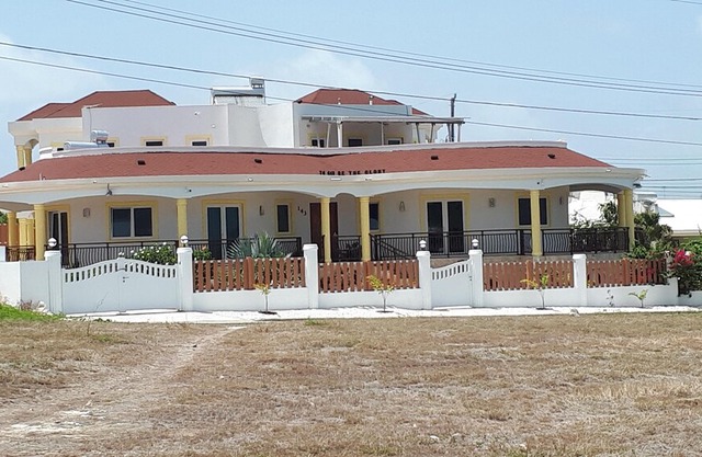 Breezy LR GND Floor Apt Higher Heights, Barbados
