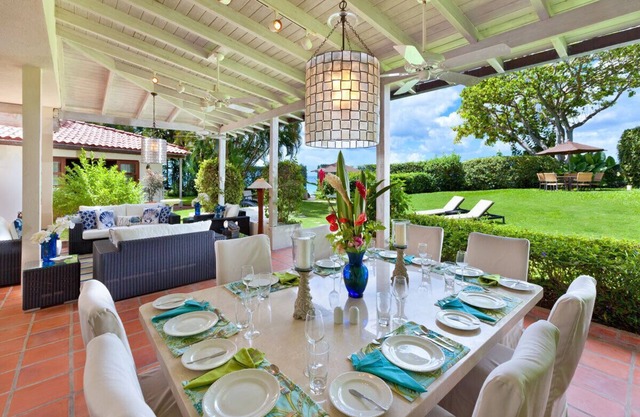Charming Beachfront Villa - Church Point 4