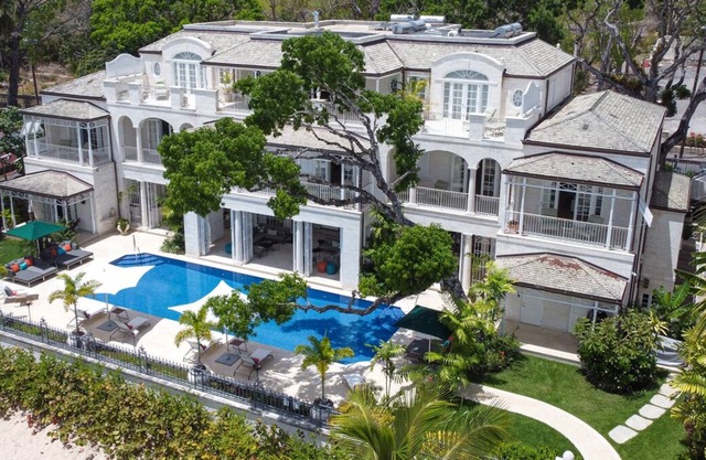 Luxury Beachfront Villa - Kiko (8 bed)