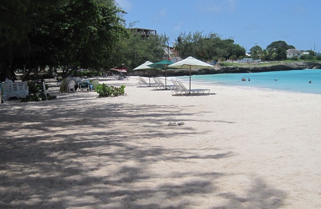 Oistins Cottage - Moments to the Beach!!!