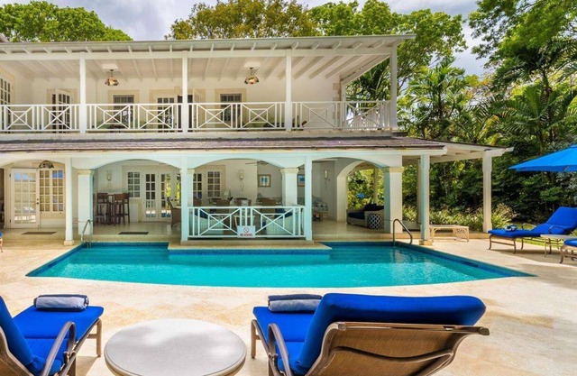 Sandalwood House (4/6 Rooms)