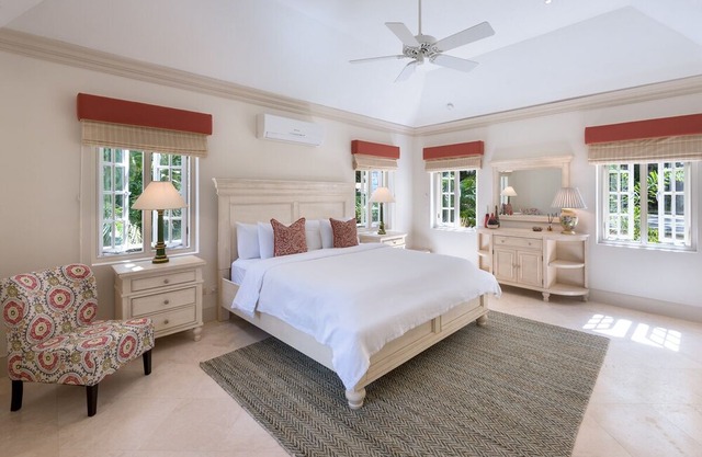 Stunning Retreat with Pool Near Beach - Porters Villa
