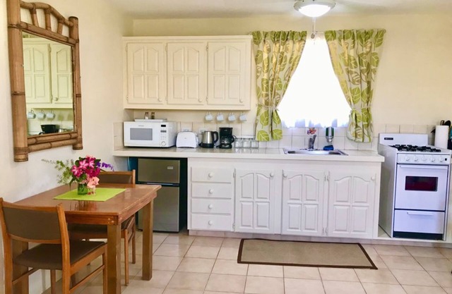 VILLA MIA with AC & Minutes From Miami Beach