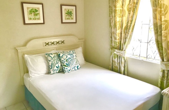VILLA MIA with AC & Minutes From Miami Beach