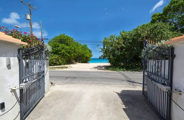 Welcome to the unpretentious and breezy Graceville, a few steps away from the beach