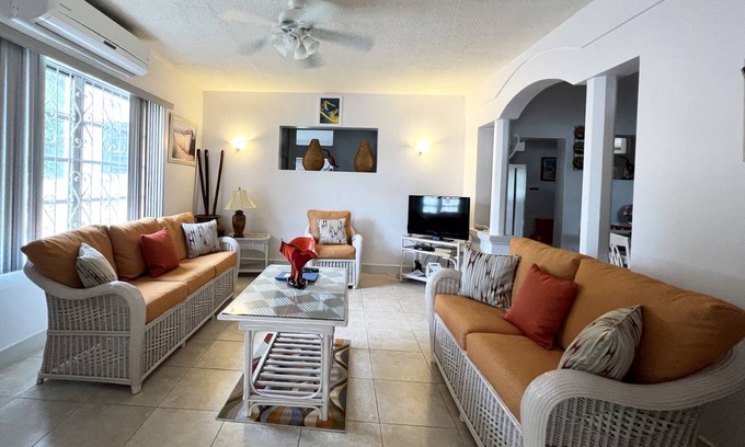 Reeds Bay House | 204 m² House ∙ 4 bedrooms ∙ 7 guests