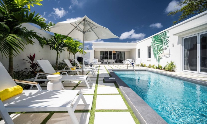 Porters House | 7 Minute walk to BEACH/Brand New Luxury Villa/Sleeps 10